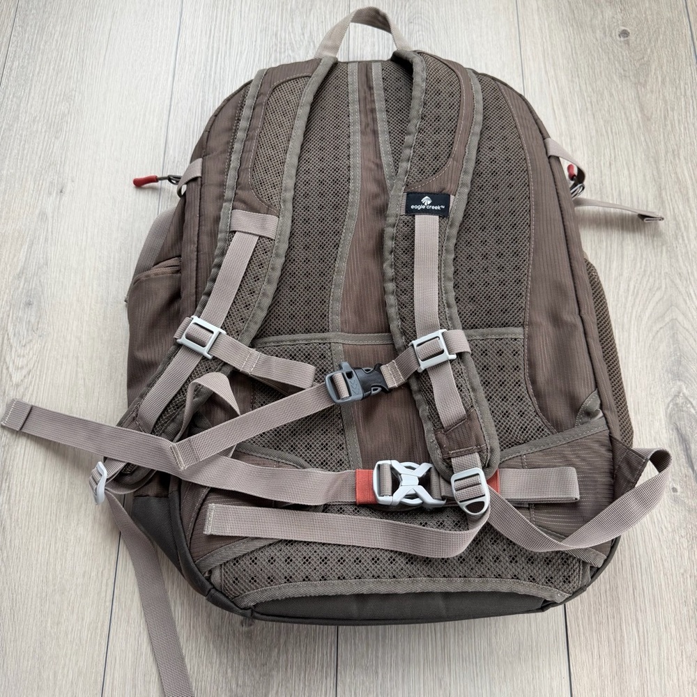 Eagle Creek Universal Traveler Backpack, 30L - Picture 4 of 9